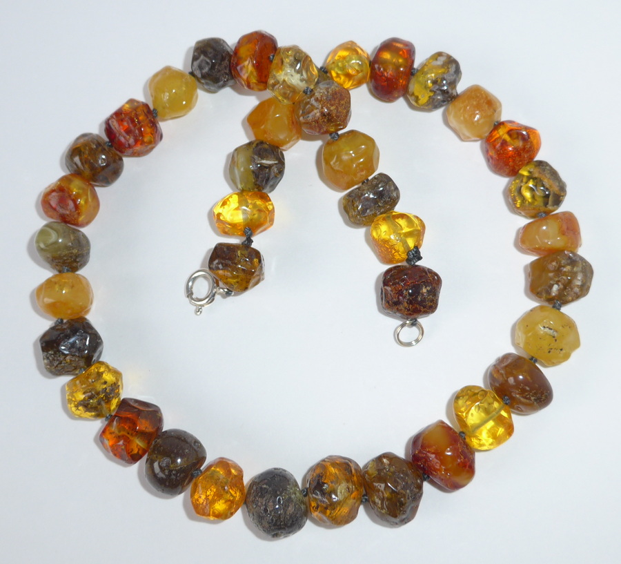 Amber aus Litauen, Rohbernstein Ketten, Halsketten, Bernsteinschmuck.