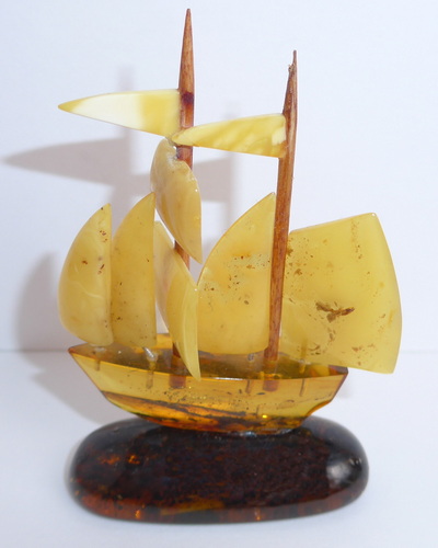 handgefertigtes Bernstein Segeleschiff Model